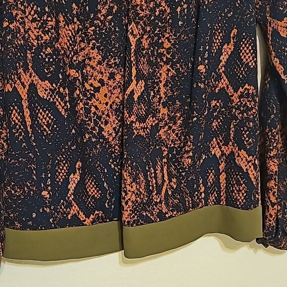 CAbi Womans Blouse Python Snake Print Top Blue Orange Long Sleeves Career xs - Picture 4 of 8